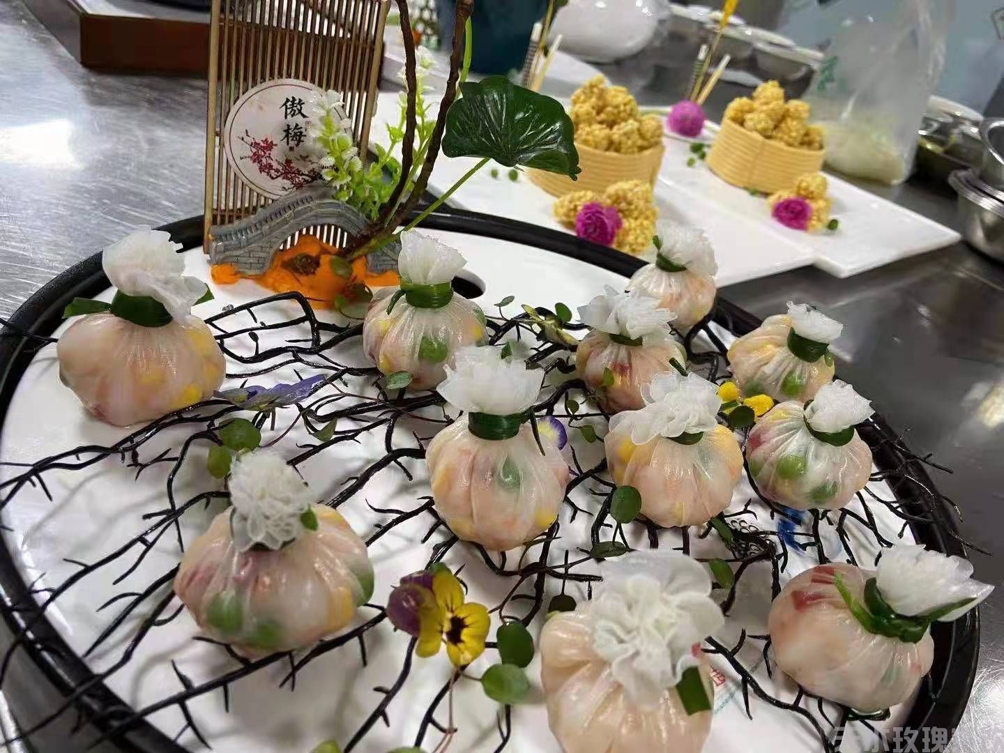 虾仁的通乳作用较强,并且富含磷、钙、对小儿、孕妇尤有补益功效（荷包虾仁）.jpg